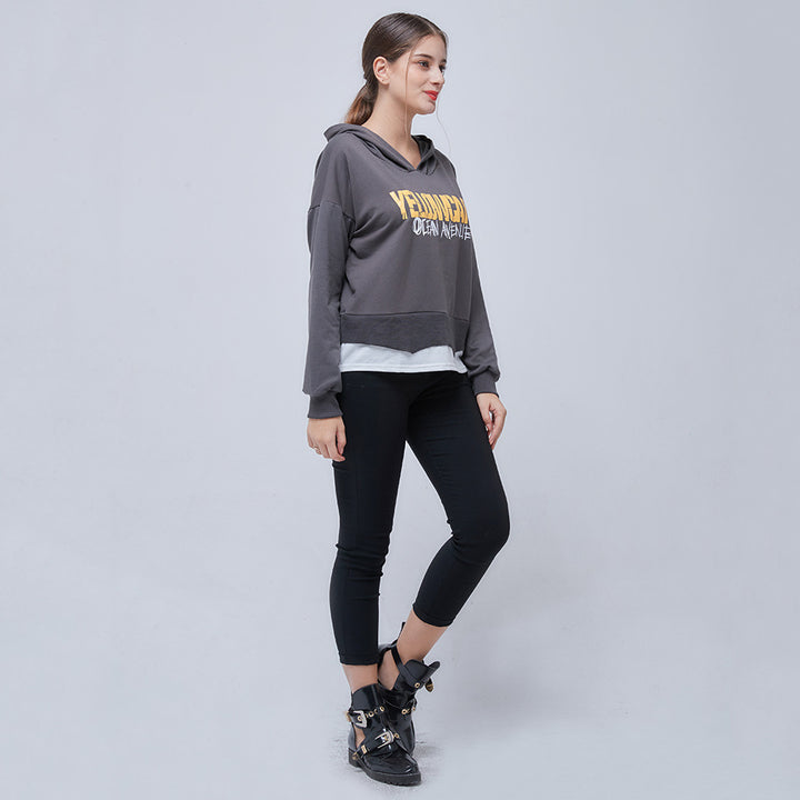 Kvinders afslappede cropped hoodie med grafik Stilla