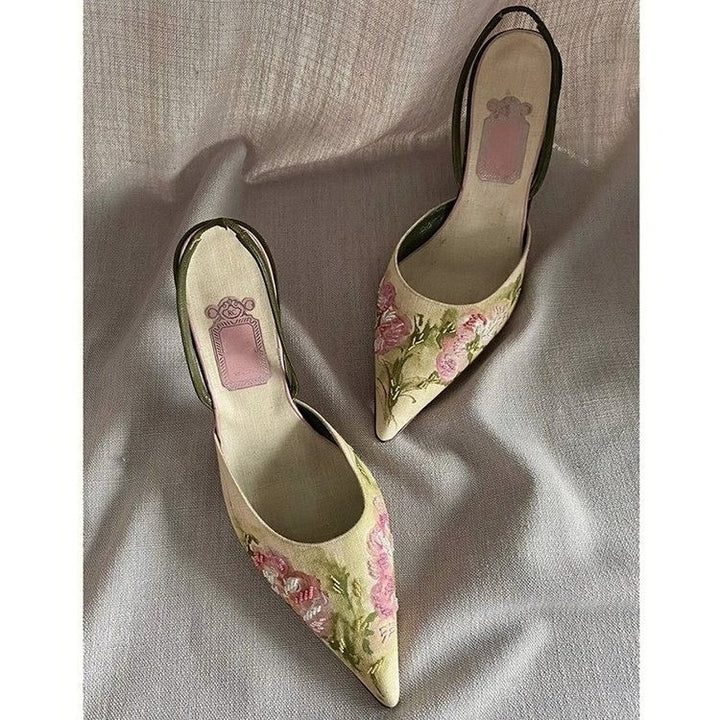 Dame elegante pumps med blomsterbroderier og smal hæl Stilla