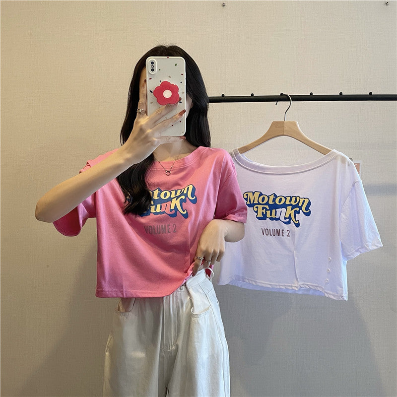Femme Skåret Grafisk T-Shirt med Vintage-tryk Stilla