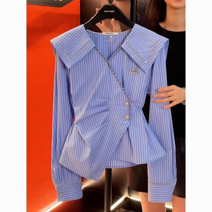 Femme Stilfulde Stribede Peplum-Bluse med Dekorativ Krave Stilla