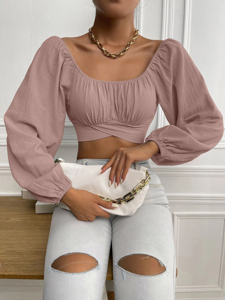 Dame Crop-Top med balletærmer og rynket design Skovae