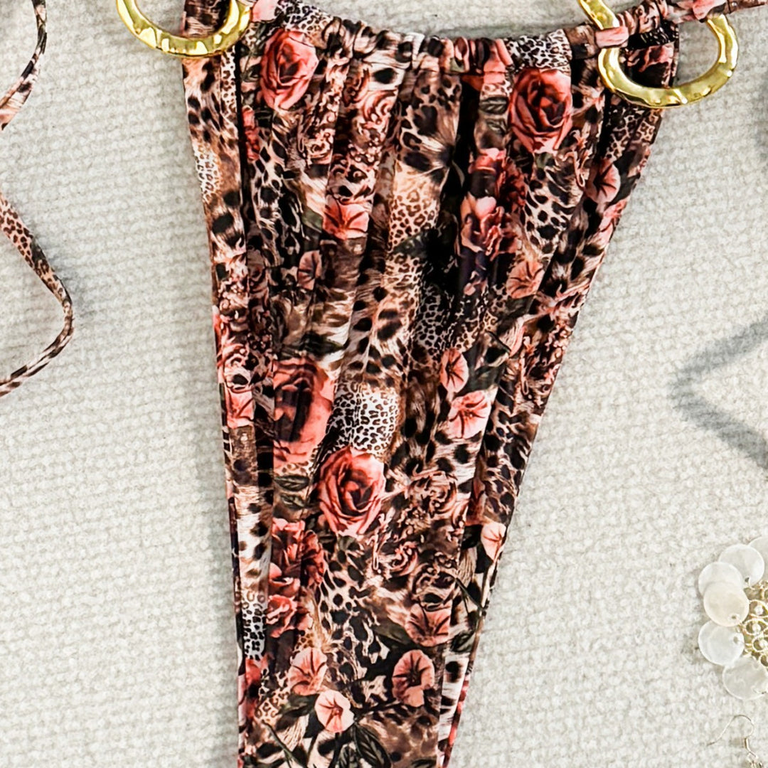 Dame bikini-sæt med elegant blomstermønster og guld detaljer Stilla