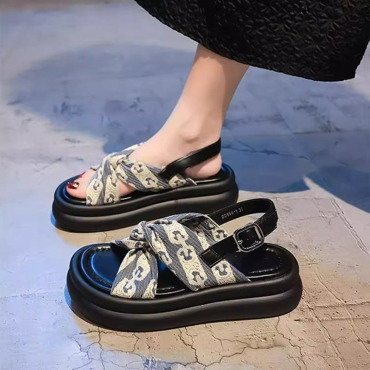 Dame Plateau-sandaler med dobbelt remdesign og moderigtigt krydsdetalje Stilla