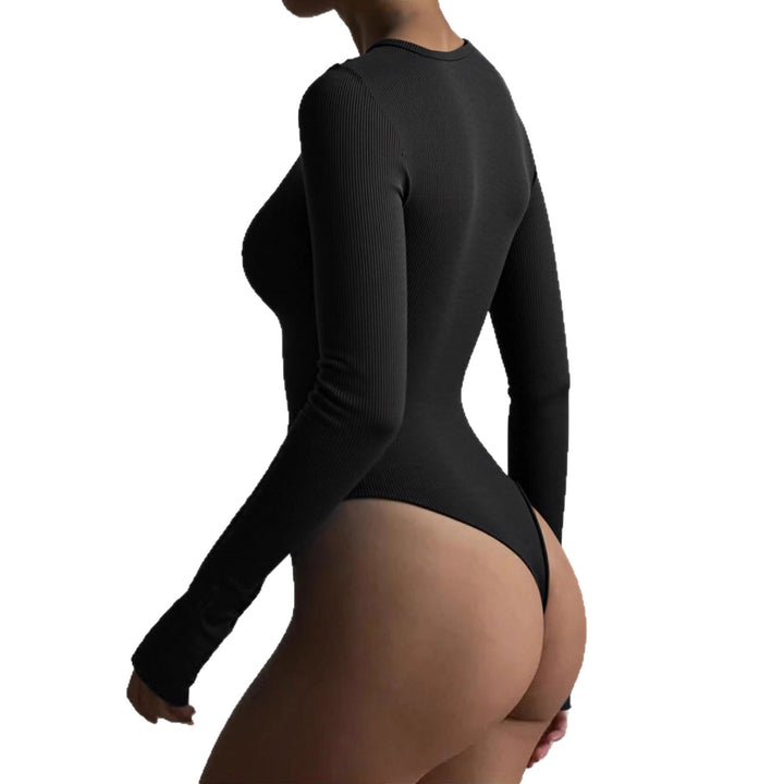 Kvinders langærmet bodysuit med elegant knapstolpedesign Stilla