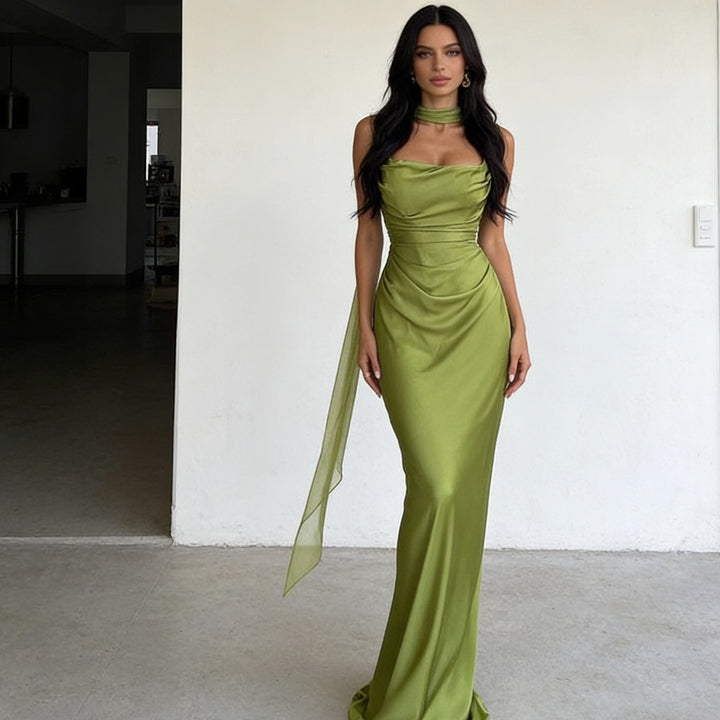 Damer Elegant Satin-Maxikjole med off-shoulder design og tætsiddende snit Skovae