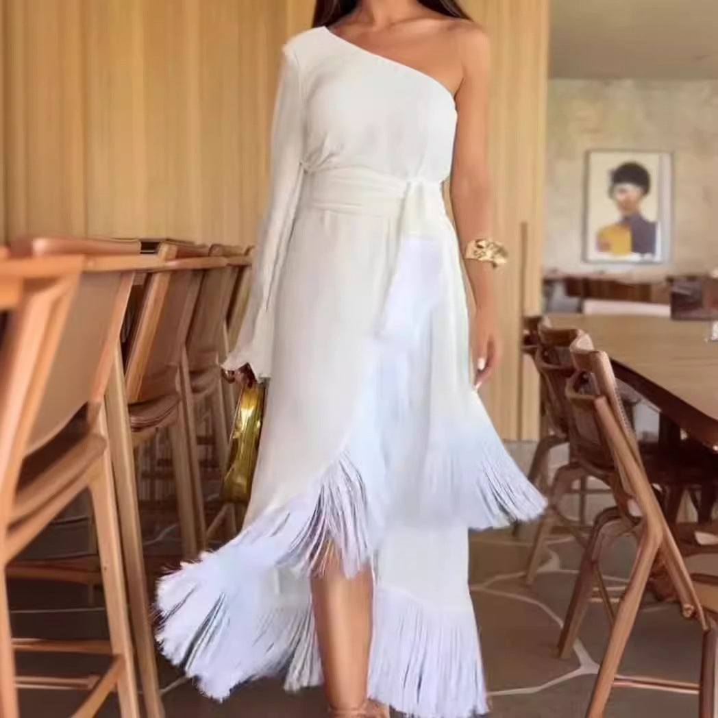Dames Elegant Maxi Kjole med Asymmetrisk Design og Frynsede Detaljer