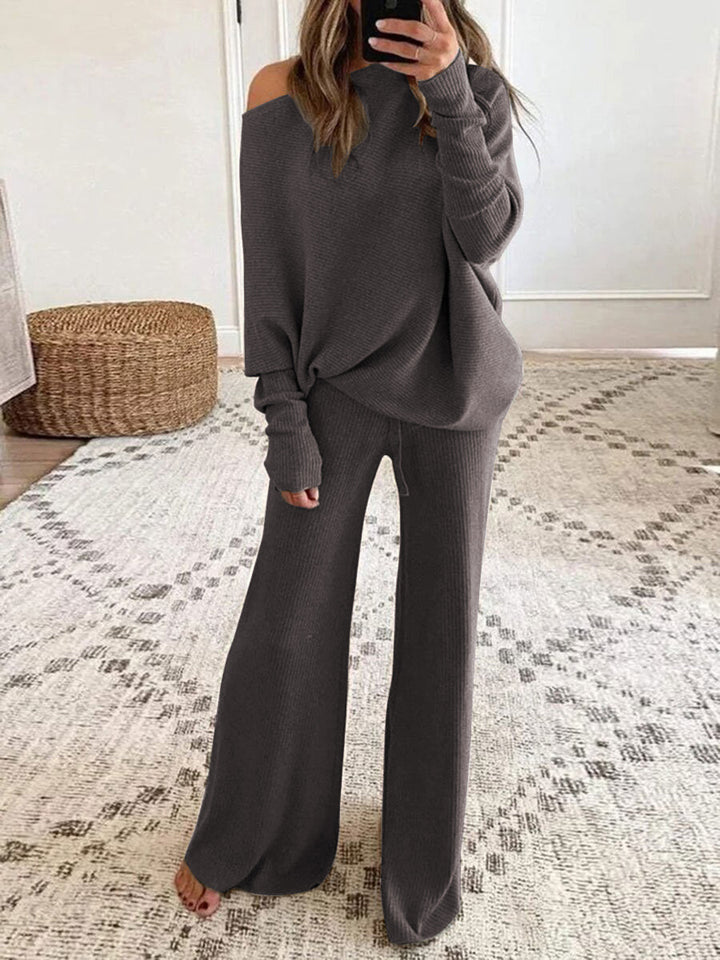 Kvinders afslappede strik loungewear sæt med løstsiddende pasform og off-shoulder top Stilla