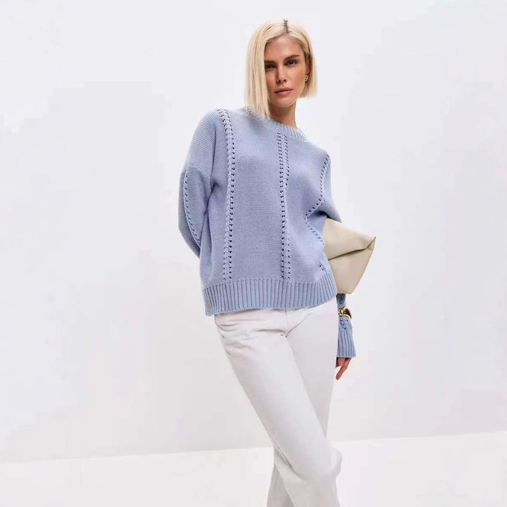 Dame strikket sweater med dekorativt blondermønster og voluminøse ærmer Stilla