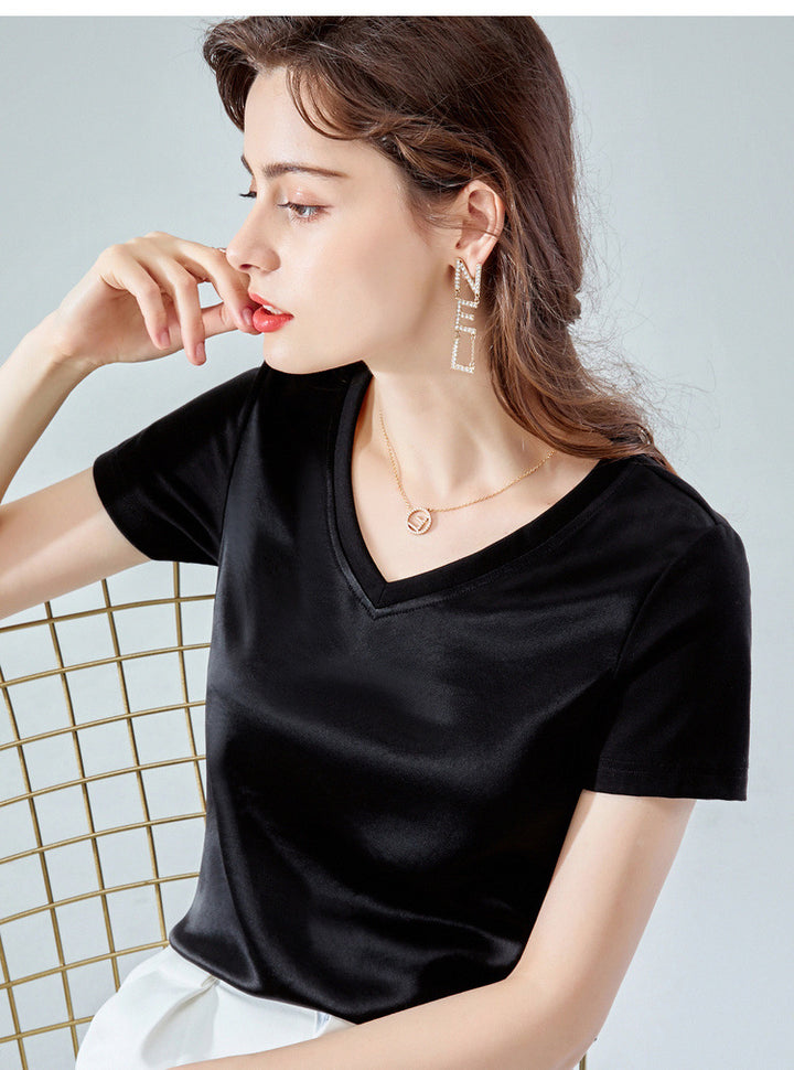 Damer Elegant V-hals T-shirt i satinmateriale med tætsiddende pasform Stilla