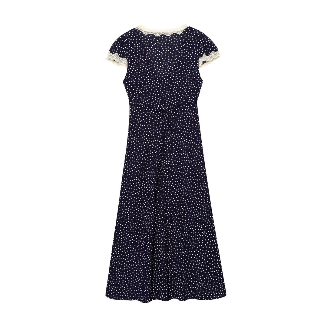 Femme Elegant Udvidet Polka Dot Maxi Kjole med Spids Detalje Stilla