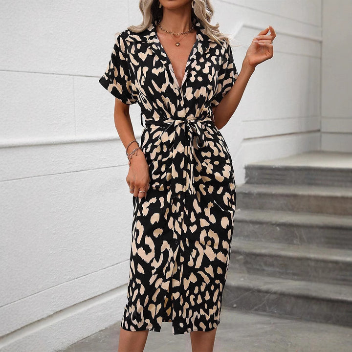Dame Midi-kjole med moderne leopardmønster og taljeaftag Stilla