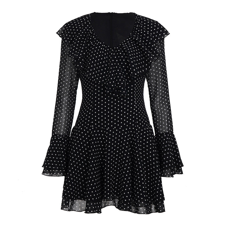Dame polka-dot kjole med voluminøse ruffle-detaljer og gennemsigtige ærmer Skovae