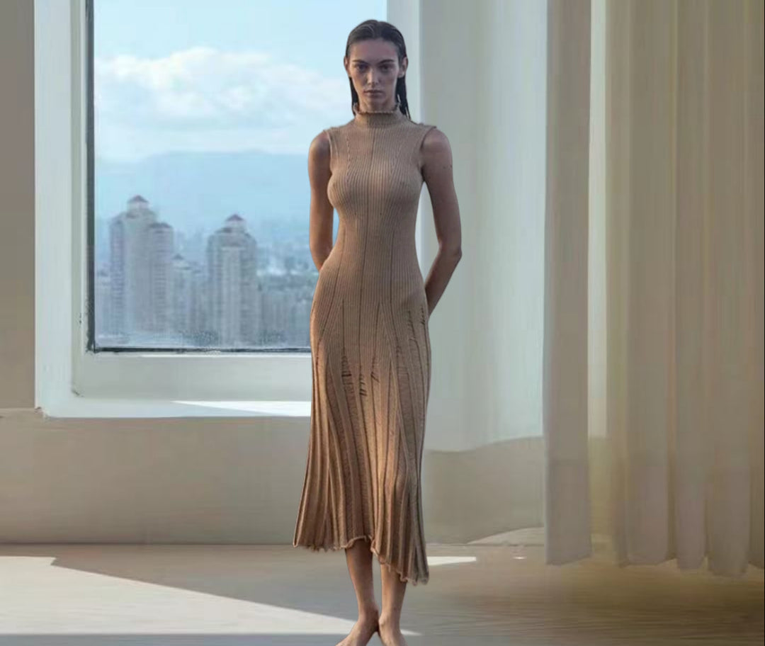 Dame Maxikjole med elegant ribstrik-design og raffinerede cut-out-detaljer Stilla
