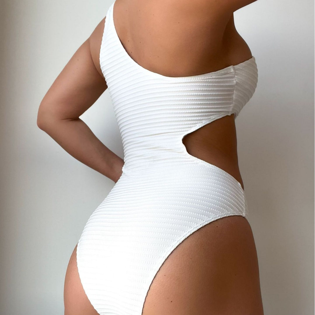 Dame En-sidet Badedragt med innovativt Cut-Out-design og struktureret stof Stilla