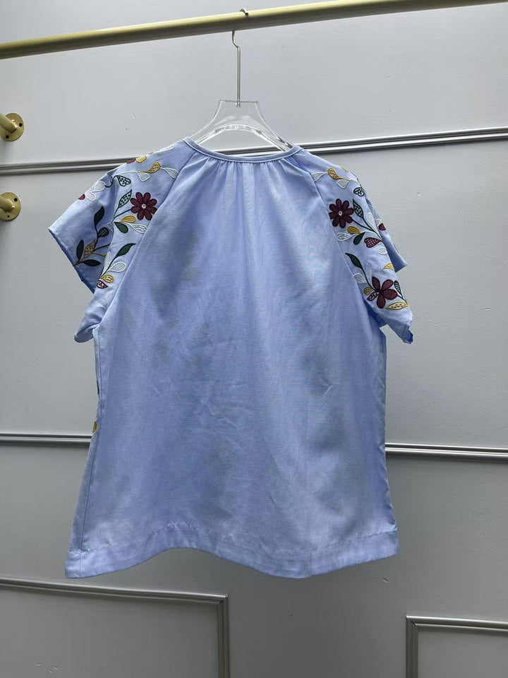 Dame tunika med kunstnerisk blomsterbroderi design Stilla