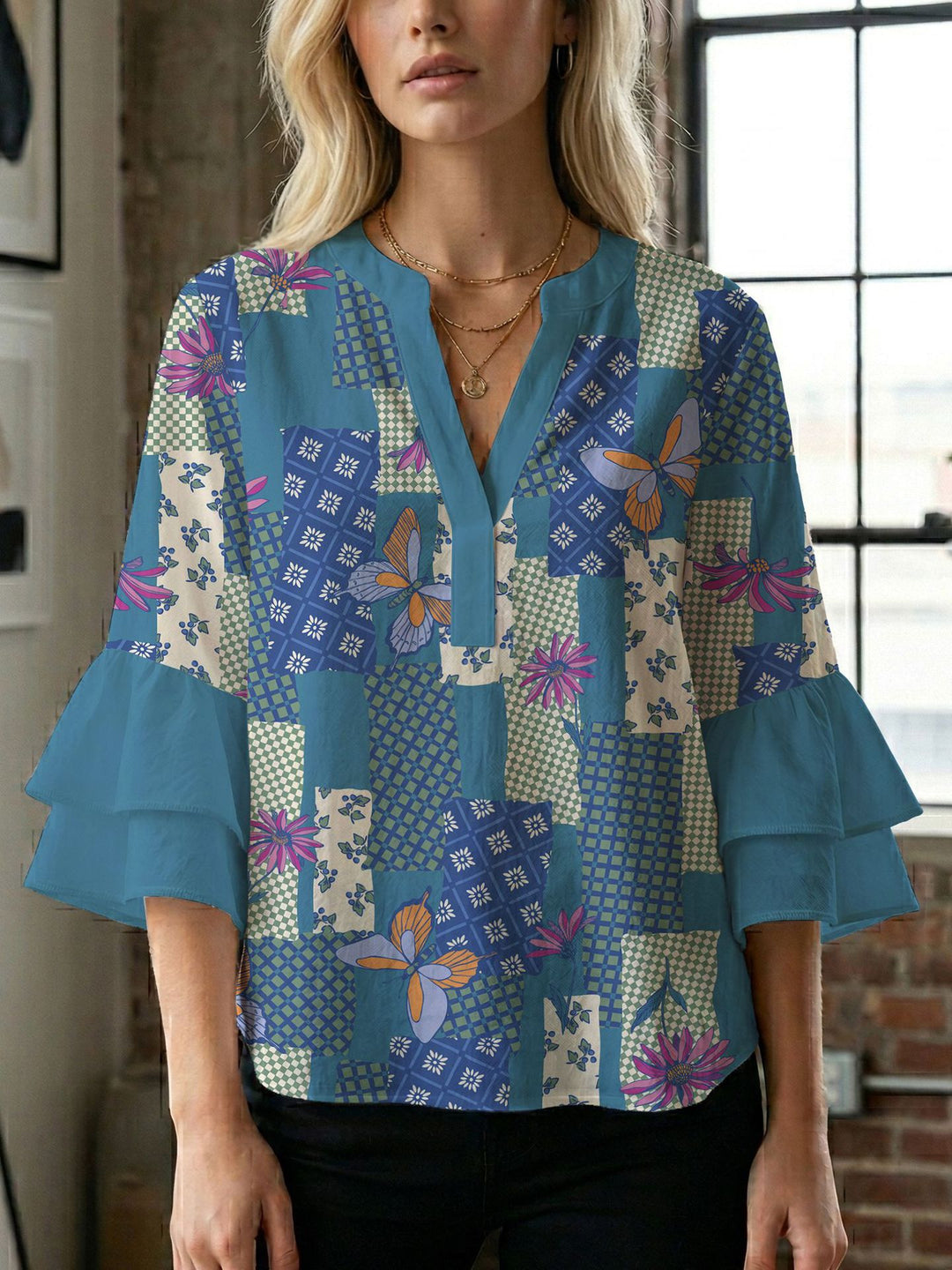 Damebluse med smukt blomstermotiv Skovae