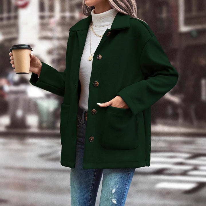 Damer fashionable oversized jakke med knapdetaljer og praktiske lommer Stilla