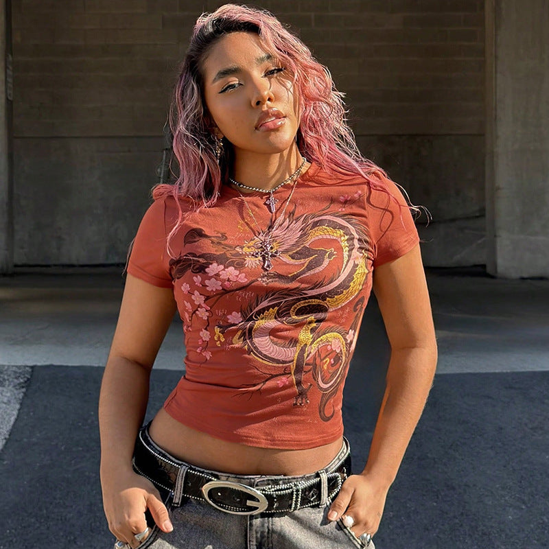 Dame T-shirt med kultiveret trykdesign og tætsiddende snit Skovae