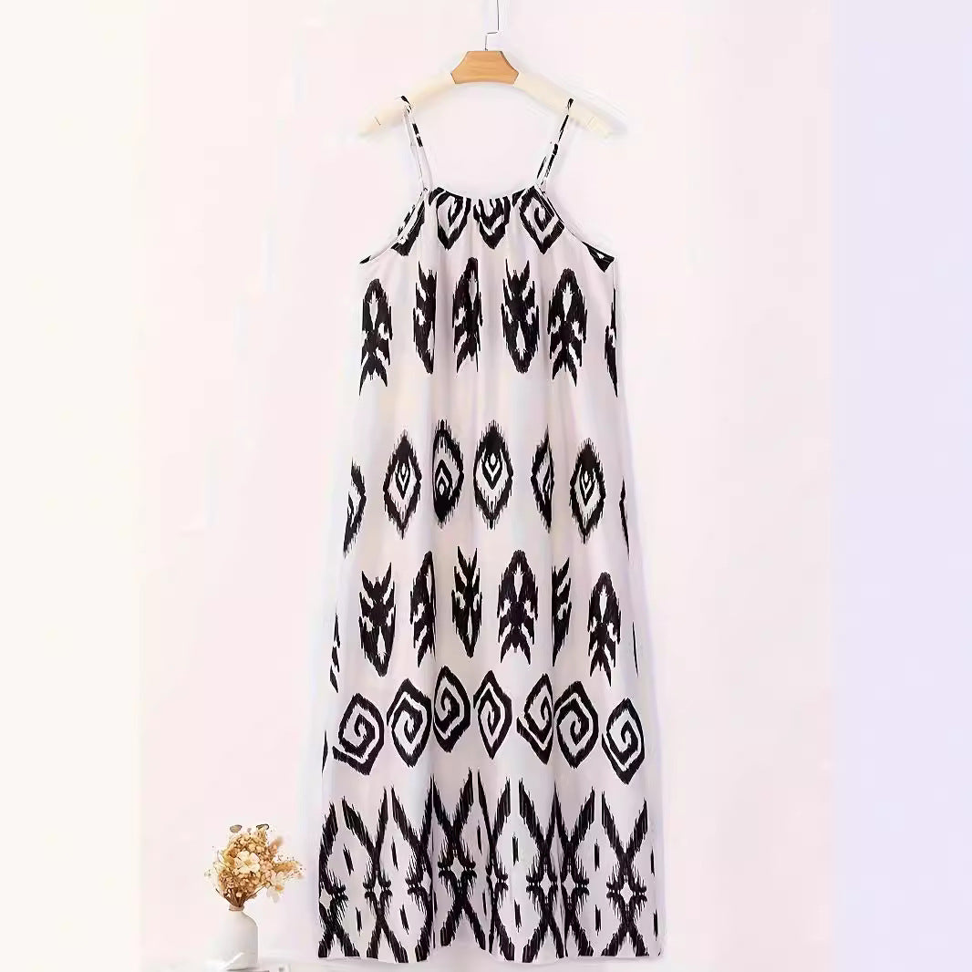 Dame maxikjole med moderne tribal design og højt skåren krave Stilla