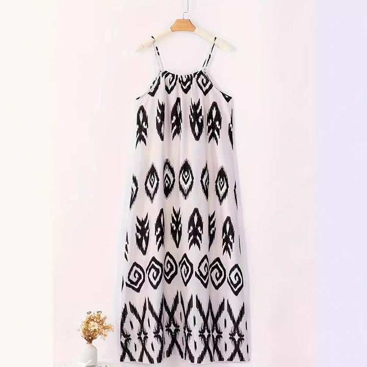 Dame maxikjole med moderne tribal design og højt skåren krave Stilla