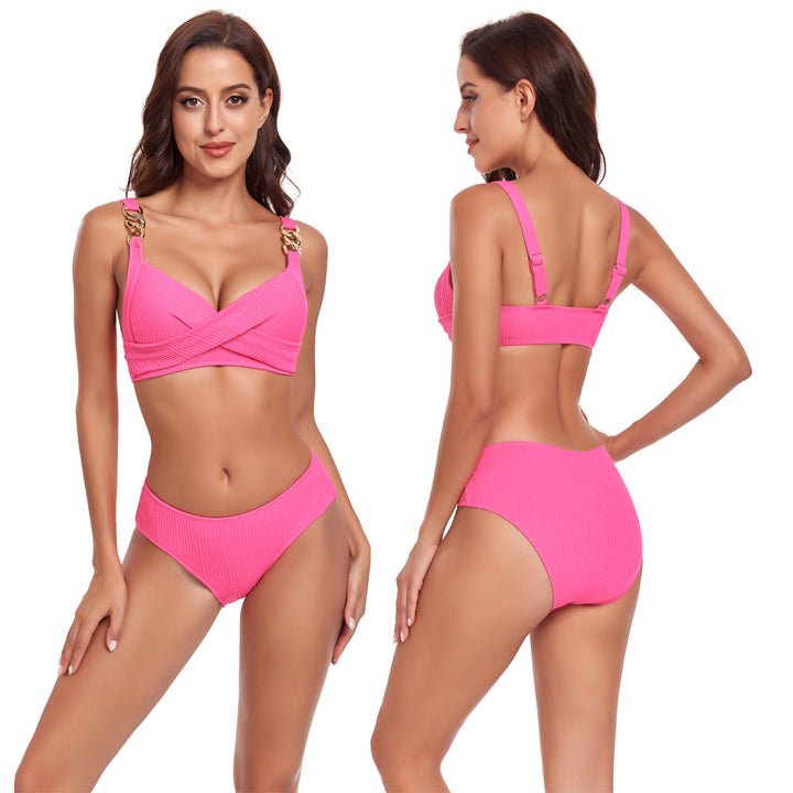 Dame bikini med krydsbåndsdesign og gyldne accenter Skovae