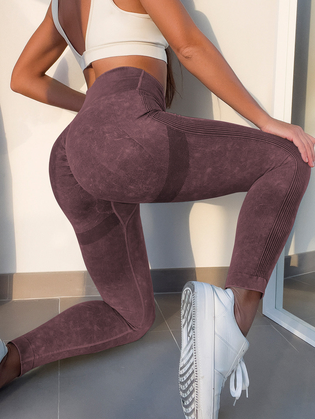 Dame sportleggings med innovativ pasform og stilfulde indsatser Stilla