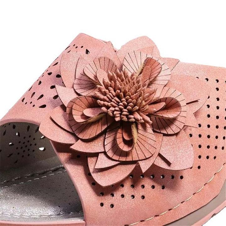 Dame komfortable slippers med blomsterperforeringer Stilla