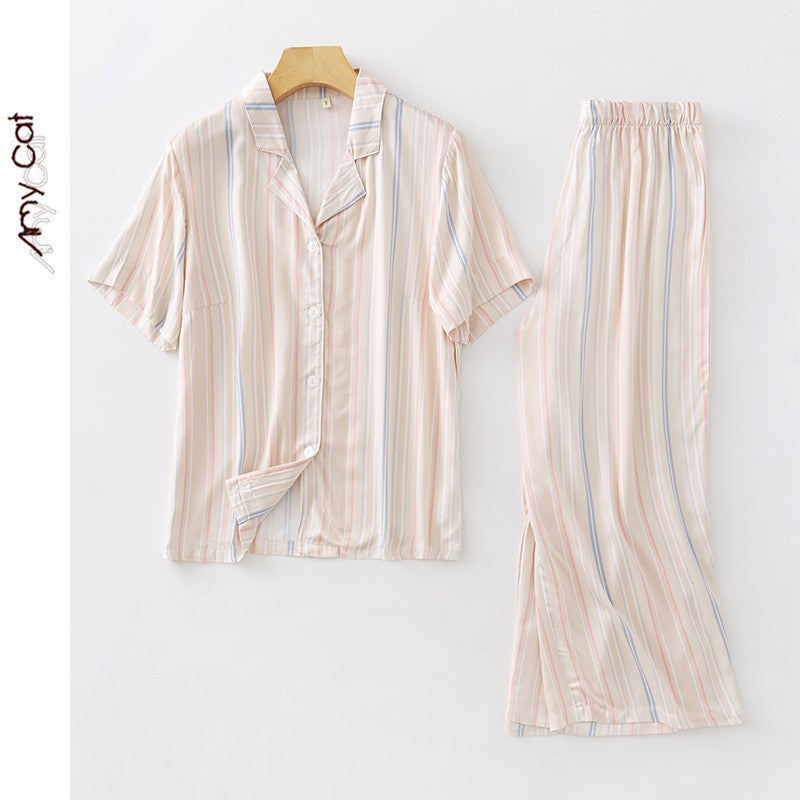 Dame pyjamasæt med let, åndbar satin og elegante striber Stilla