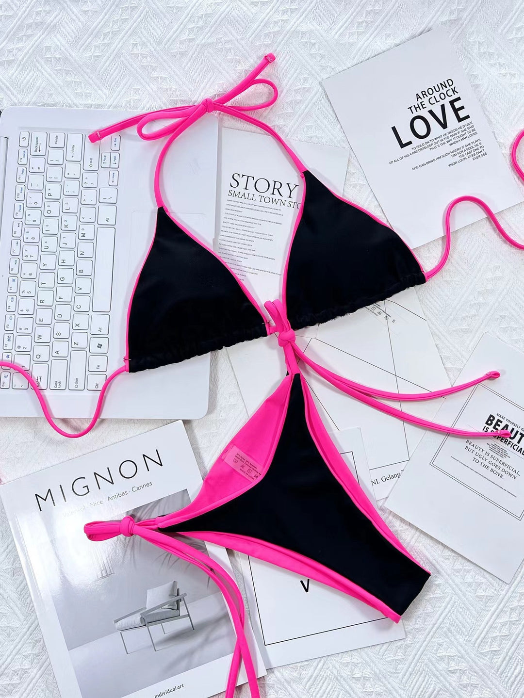 Dame triangel-bikini med justerbare bindebånd og sporty design Stilla