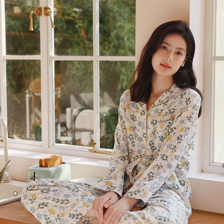 Dame elegant natwear-kombination i åndbart bomuld med blomsterdesign Stilla