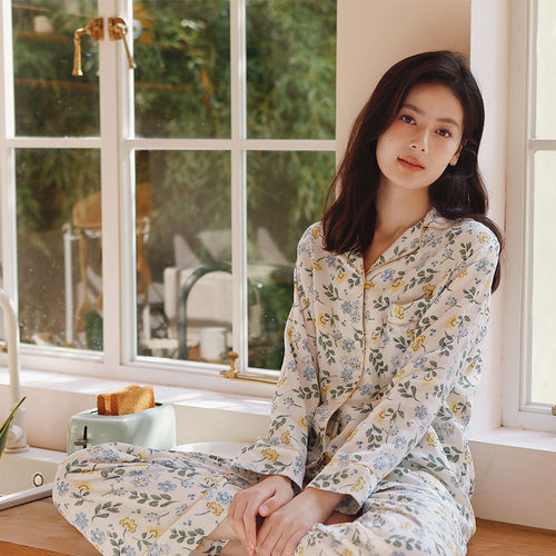 Dame elegant natwear-kombination i åndbart bomuld med blomsterdesign Stilla