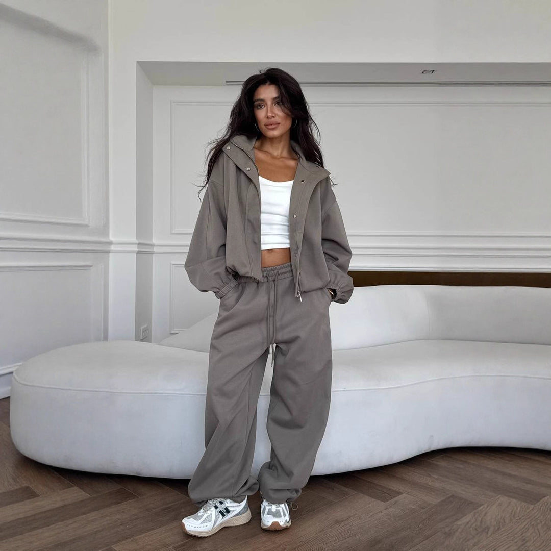 Kvinders afslappede sæt med kort hoodie og komfortable joggers Stilla