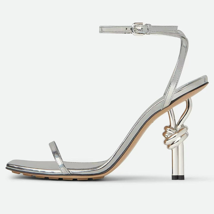 Femme High-Style Remsandaler med skulpturel knudeaccent Stilla