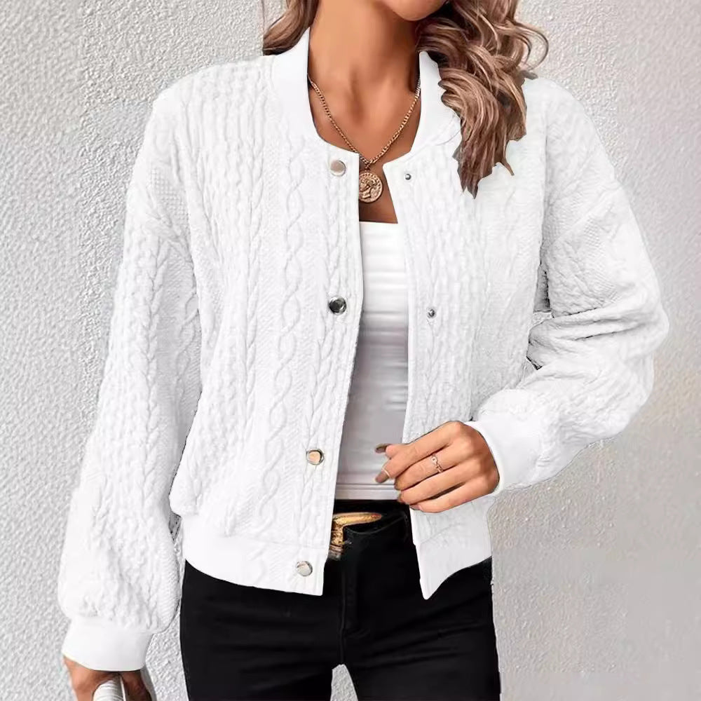 Kvinders cardigan med elegant kabelstrik mønster og trykknap lukning Stilla