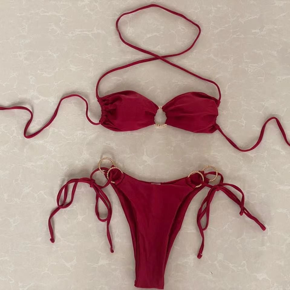 Dame Bikini-sæt med elegant strop-system og moderigtige metal-detaljer Skovae