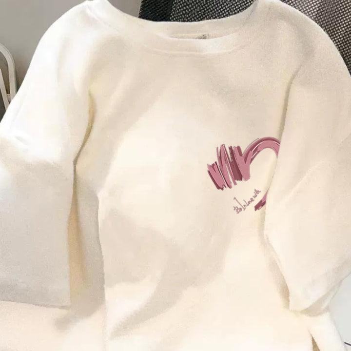 Dame T-shirt med moderne hjertemotiv og afslappet snit Stilla