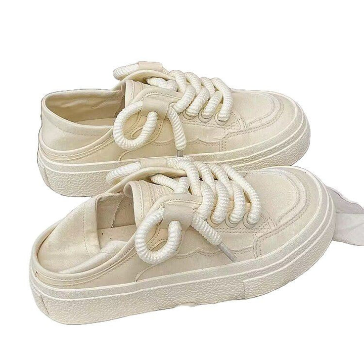 Dame sneakers i sporty-elegant design med tyk plateau og moderne snørebånd Stilla