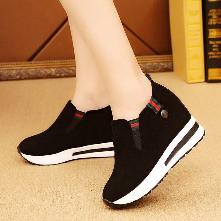 Dame Wedge-sneaker med moderigtig snøring og sporty design Stilla