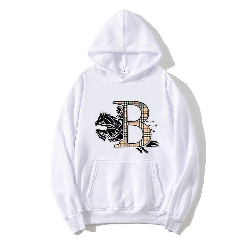 Dame hoodie med et stilfuldt hestemotiv og luksuriøs skrifttype Skovae