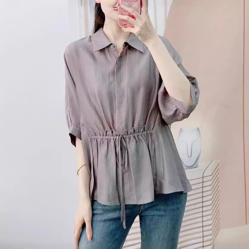 Damebluse med taljerbart design og elegant bælte Stilla