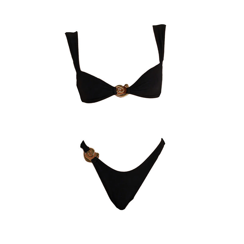 Dame bikini-sæt med elegant gulddetalje Stilla