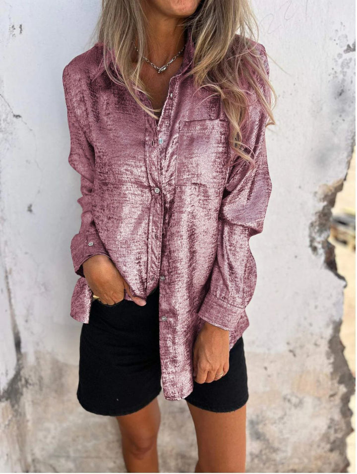 Dame satinbluse med knapdetalje og mode-strukturdesign Stilla
