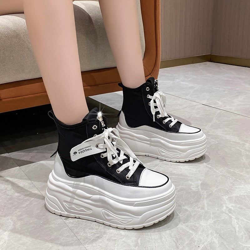 Dame højemodede plateau-sneakers med stilfuldt snøre-design og iøjnefaldende anhænger Stilla
