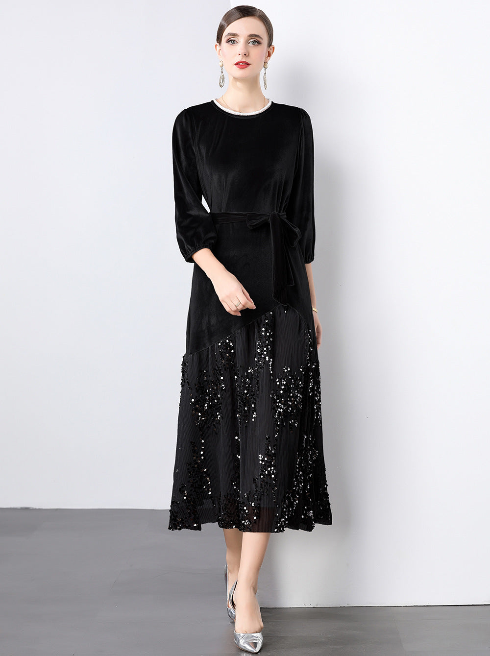 Dame Elegant maxikjole med glitrende velour og kunstneriske udsmykninger Stilla