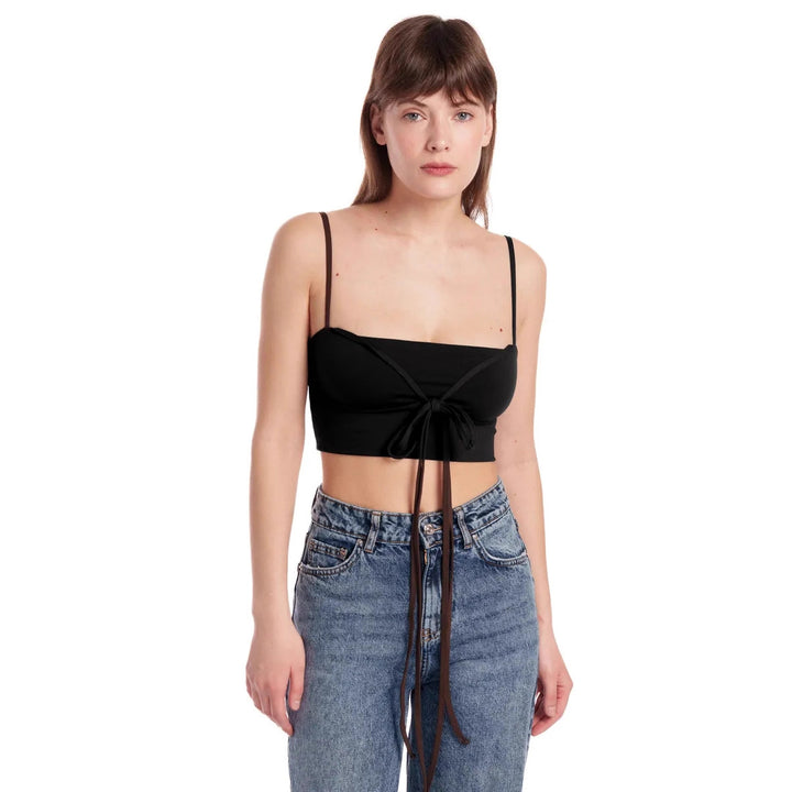 Dame Crop-top med smalle stropper og innovativt snit Skovae