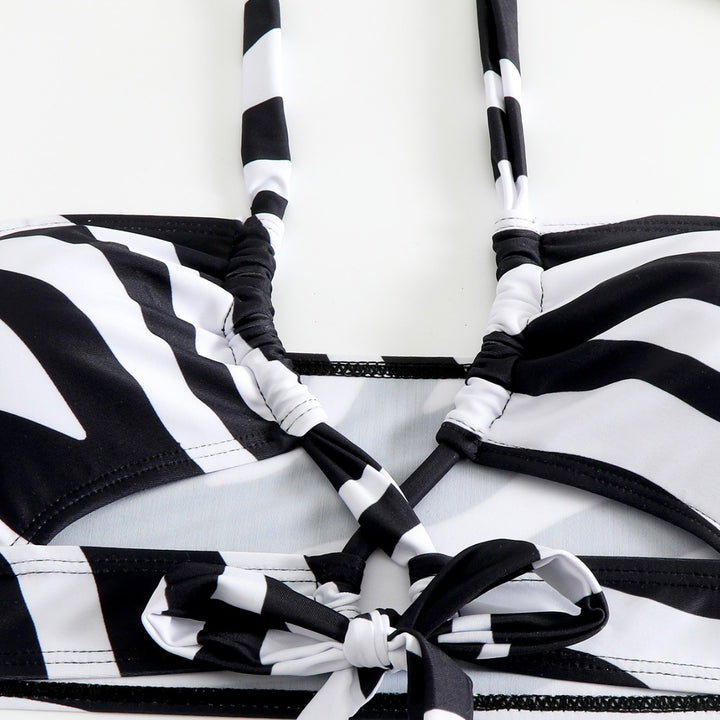 Damebikini med unikt geometrisk design og justerbare stropper Stilla