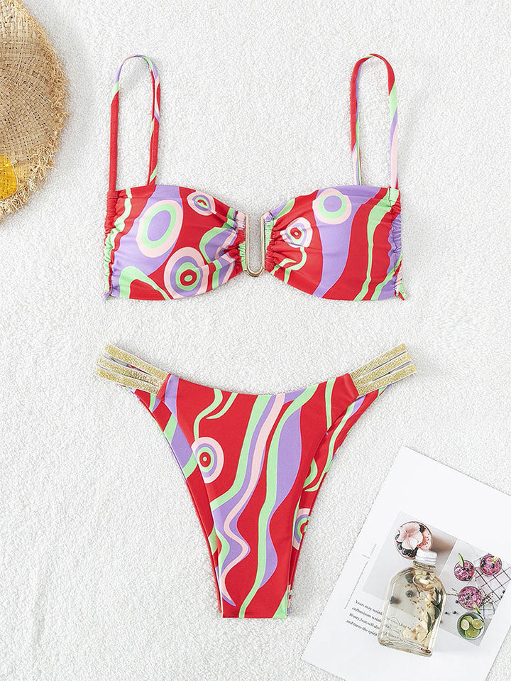 Damebikini med moderigtige flæsedetaljer og trendy farvegradient Skovae
