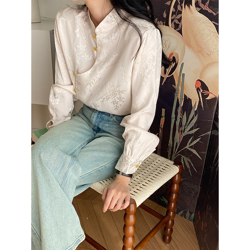 Damebluse med blomsterbroderi og fine knapdetaljer Stilla