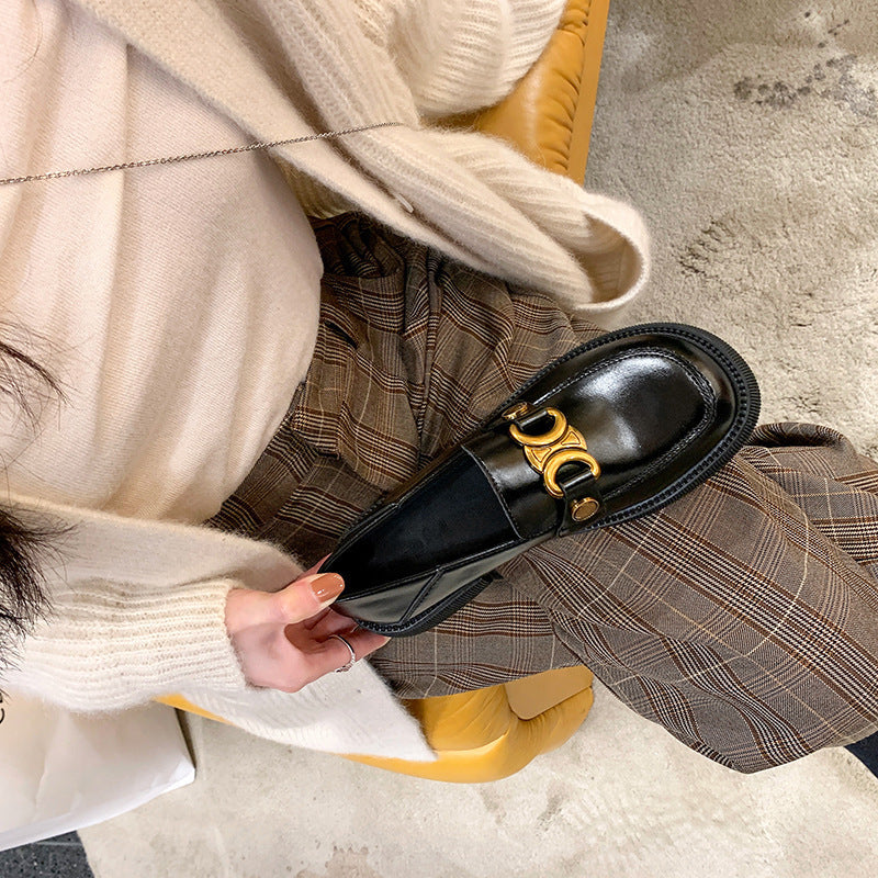 Dame Elegant Læder Slippers med dekorative gyldne accenter Stilla