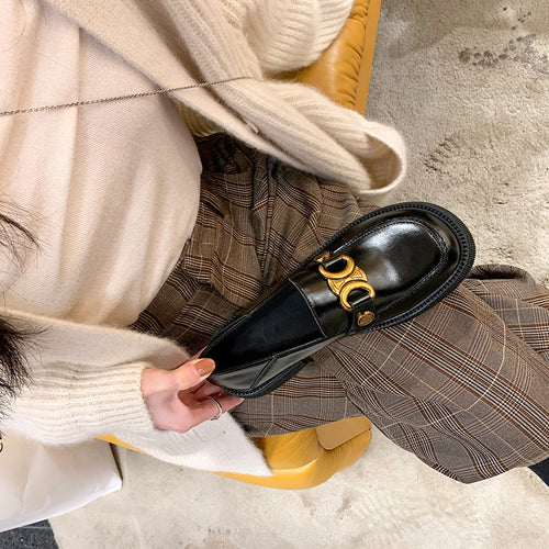 Dame Elegant Læder Slippers med dekorative gyldne accenter Stilla